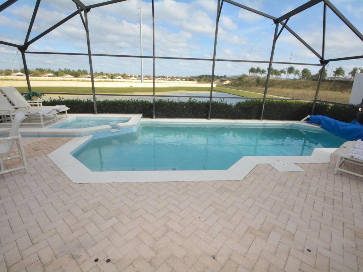 Popular attractions Area Nearby Property